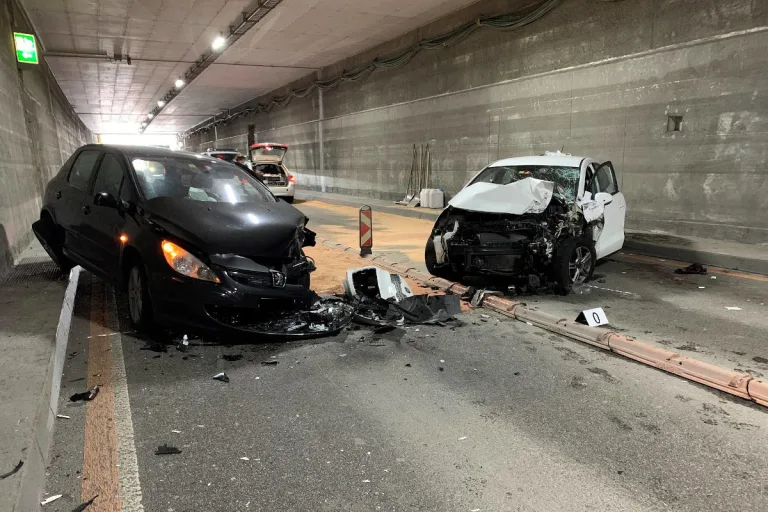 A1L Zürich – Drei Verletzte bei Frontalkollision