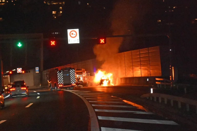 A2 Kriens LU – Personenwagen geriet in Brand