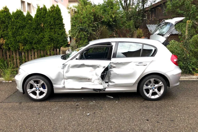 Dulliken SO - Kollision zwischen Lieferwagen und Auto