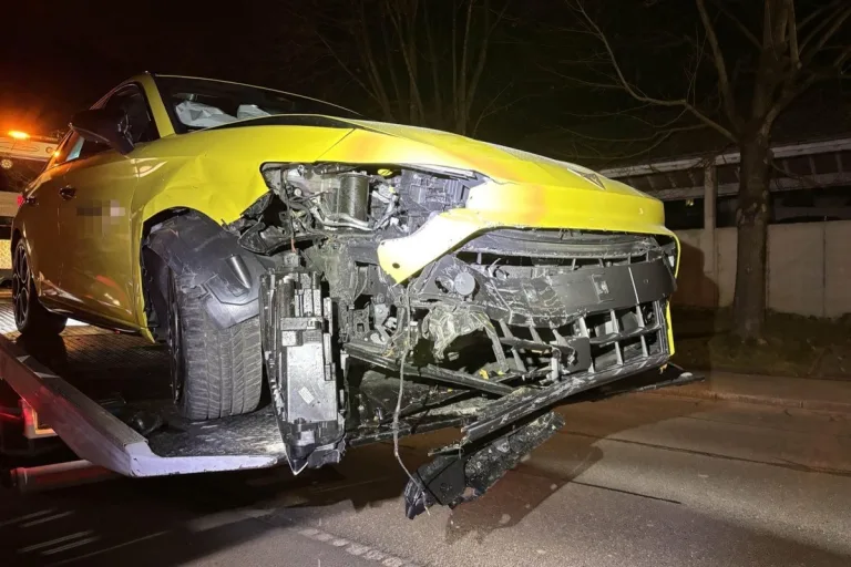 Dietwil AG – Selbstunfall richtet Schaden bei Autohändler an