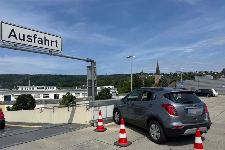 Herdecke NW – Unfall in Parkhaus mit vier Fahrzeugen und zwei Verletzten