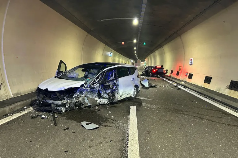 Brugg AG – Bözbergtunnel nach Unfall gesperrt