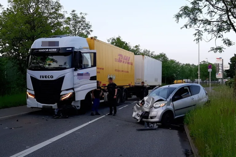 Kiel - LKW-Fahrer betrunken an schwerem Unfall beteiligt 
