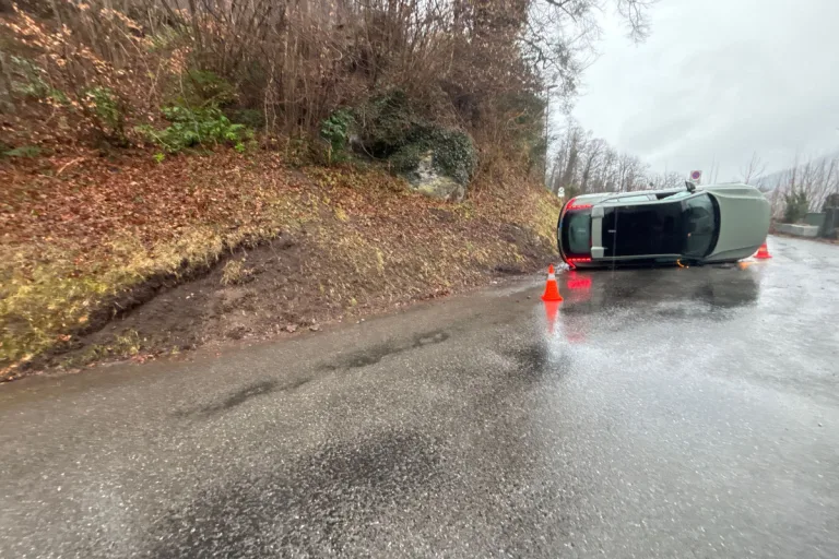 Mühlehorn GL – Lernfahrerin verunfallt mit Auto selbst