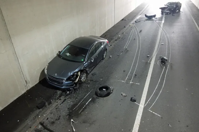 Horw LU - Heftige Kollision zwischen zwei Autos – Kantonsstrasse gesperrt