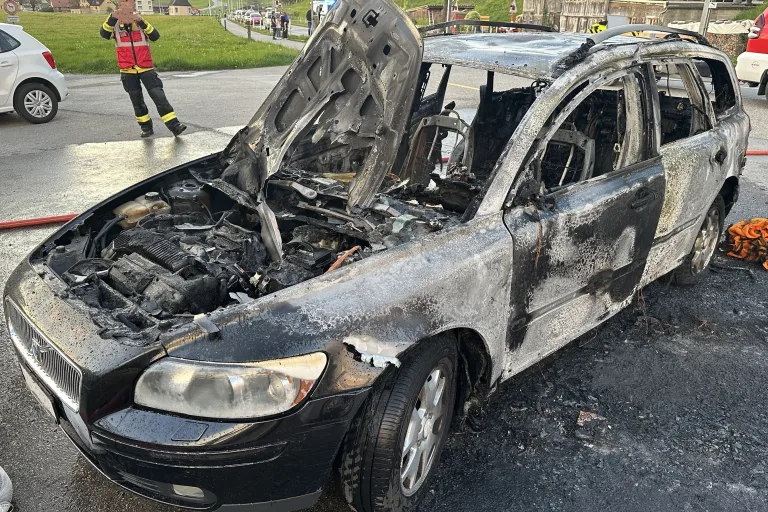 Steinegg AI – Auto in Vollbrand