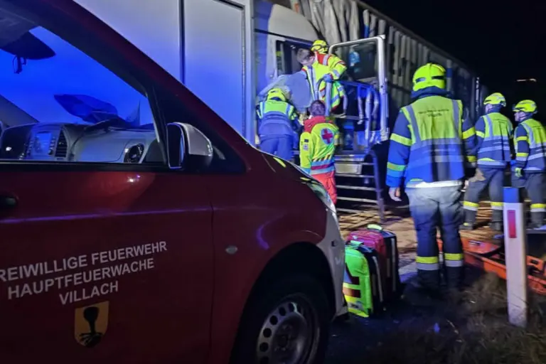 A10 Landskron K – Lkw-Fahrer bei Unfall verletzt
