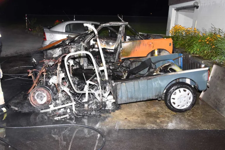 Thal SG - Mehrere Autos durch Brand komplett zerstört