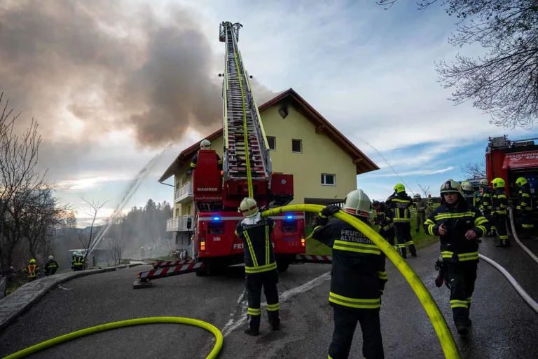 Helfenberg - Mehr als 200 Feuerwehrmann bei Wohnhausbrand