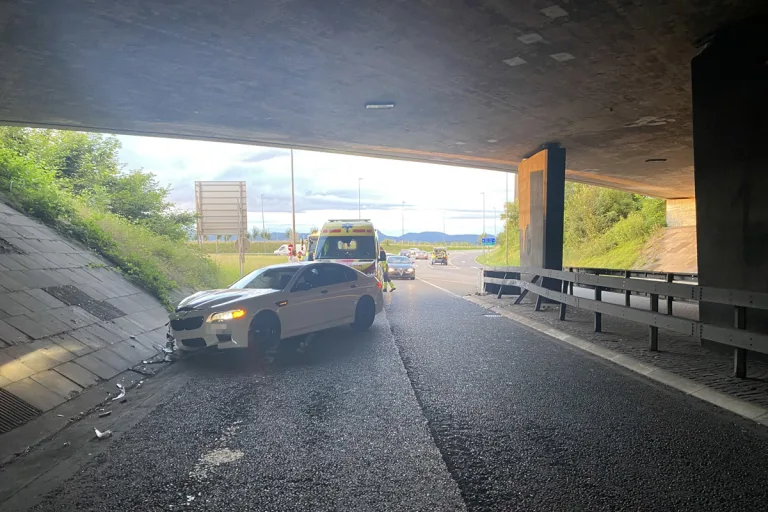 Kölliken AG - Totalschaden am Sportwagen nach Unfall