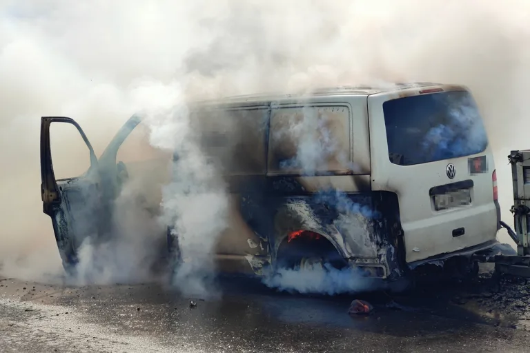 Andermatt UR - Lieferwagen in Brand geraten