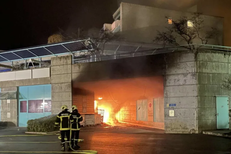 Villars-sur-Glâne FR – Grosser Brand in Geschäftsgebäude 