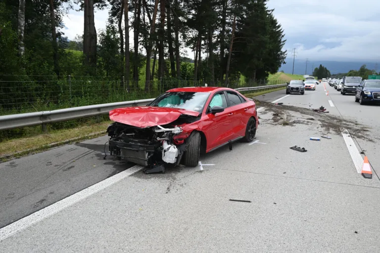 A13 Salez SG – Lenkerin bei Unfall verletzt