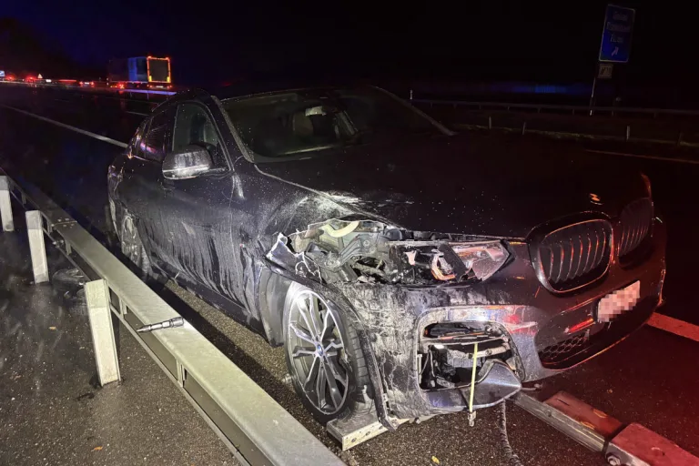 Unfall bei Gossau SG – Lenker prallt gegen Leitplanke auf A1