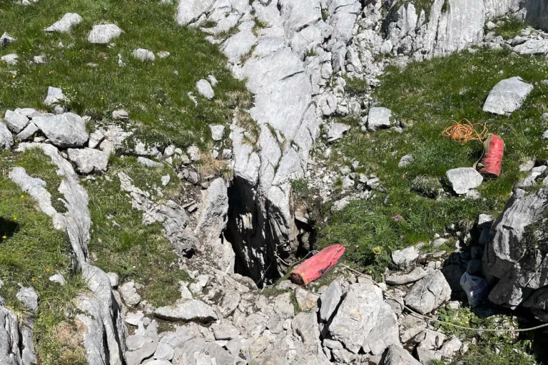 Wildhaus SG – Höhlenforscher in Höhle von Stein getroffen – Rettung nach 48 Stunden
