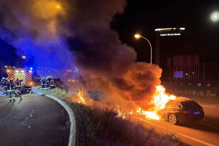 Offenburg - BMW durch Brand zerstört
