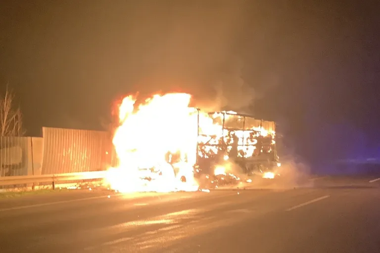 Gelsenkirchen – Lkw-Brand auf der A2 sorgt für Vollsperrung