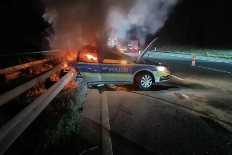 A1 Oyten NI – Zwei Unfälle auf der Autobahn – Streifenwagen brennt aus