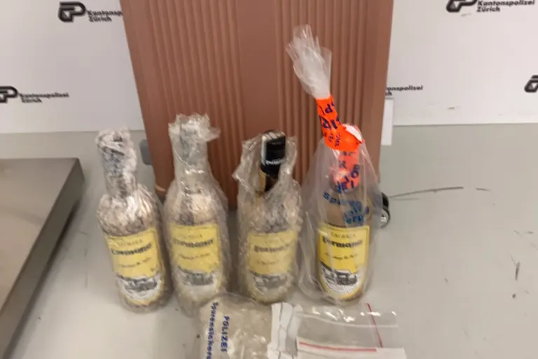 Flughafen Zürich - Drogenkurierin bei Routinekontrolle aufgeflogen