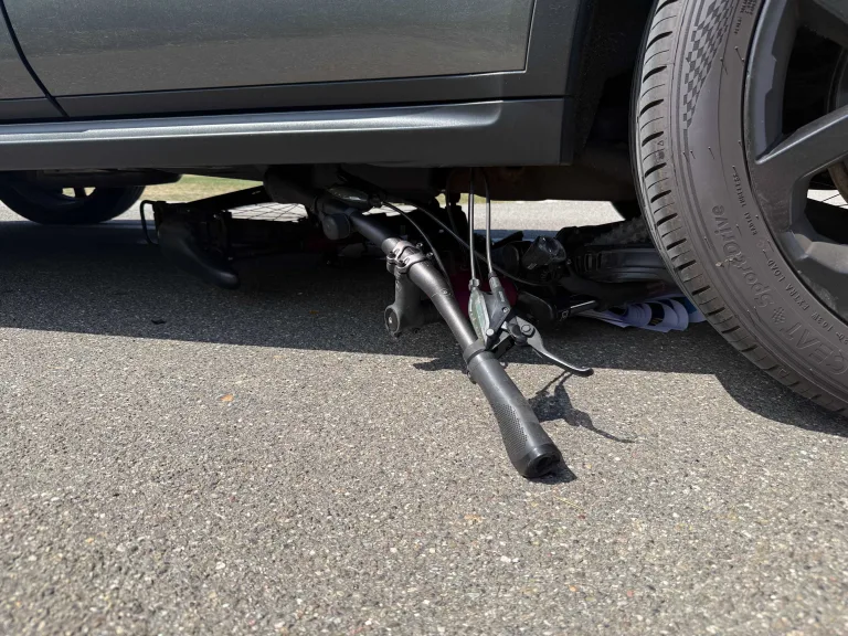 Unfall in Oftringen AG – Auto fährt frontal in Fahrrad