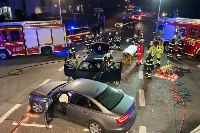 München – Autofahrer nach Unfall schwer verletzt