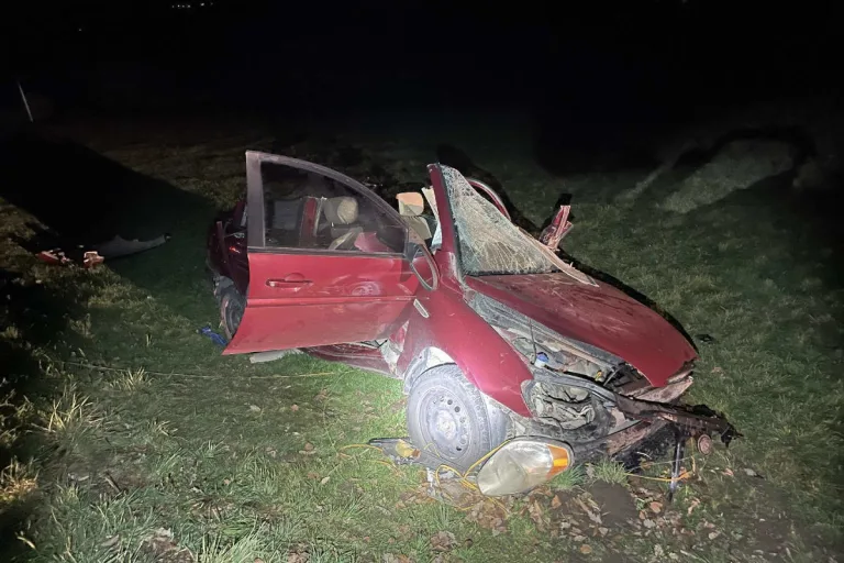 Cressier FR: Zwei schwer verletzte Autofahrer bei heftiger Frontalkollision