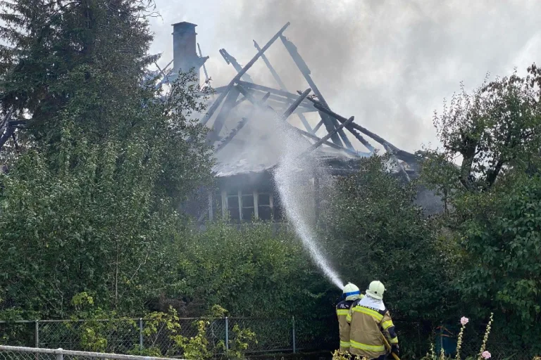 Lommiswil SO - Bauernhaus vom Feuer zerstört