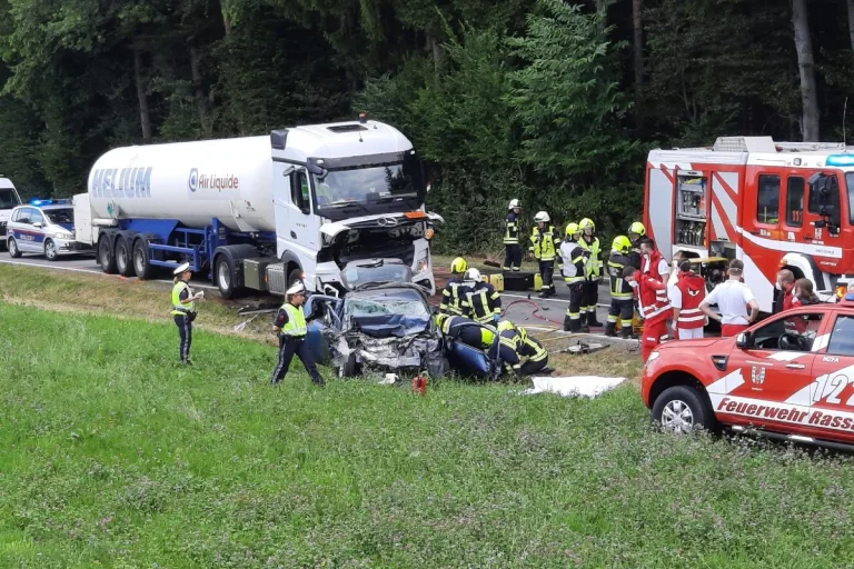 Rassach - Tödlicher Verkehrsunfall auf der B76
