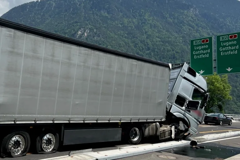 Unfall heute in Seedorf UR -  Verkehrsbehinderungen auf der A2 nach LKW-Unfall