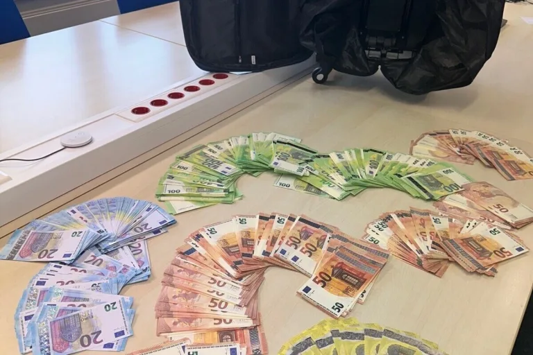 Köln NW - Rund 100.000 Euro Falschgeld im Koffer