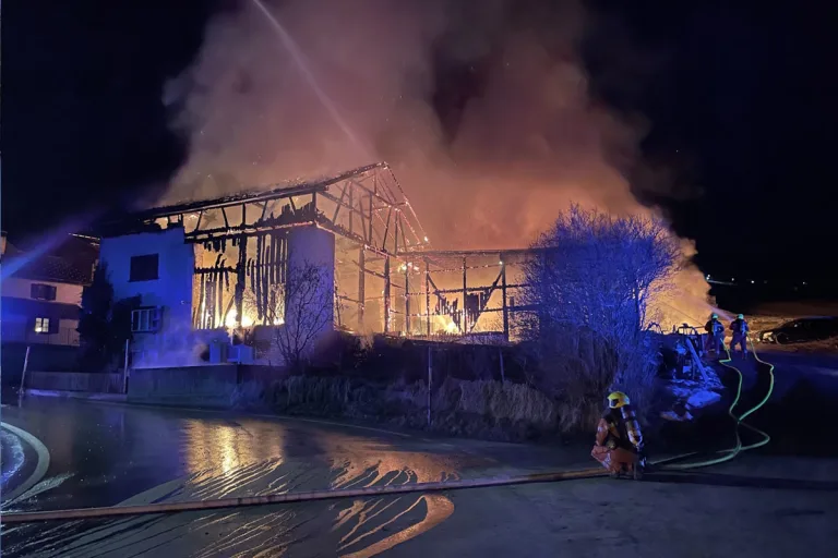 Brand in Riom GR – Grosser Sachschaden an Haus und Stall