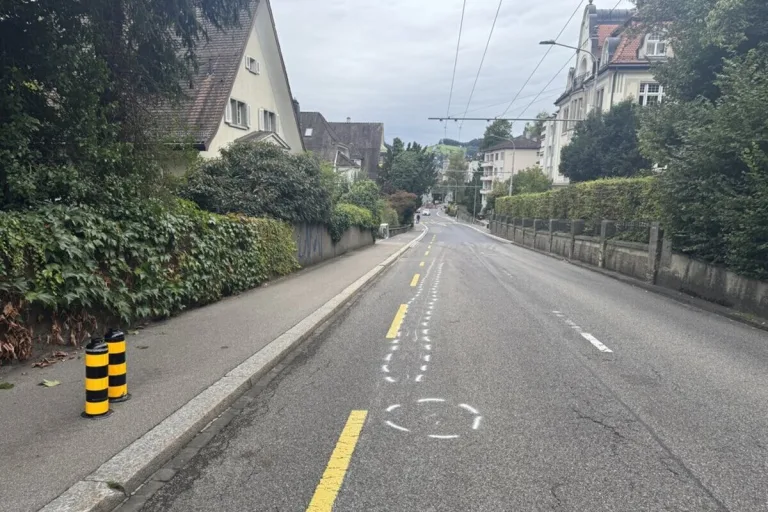 Unfall in St.Gallen – Inselschutzpfosten umgefahren