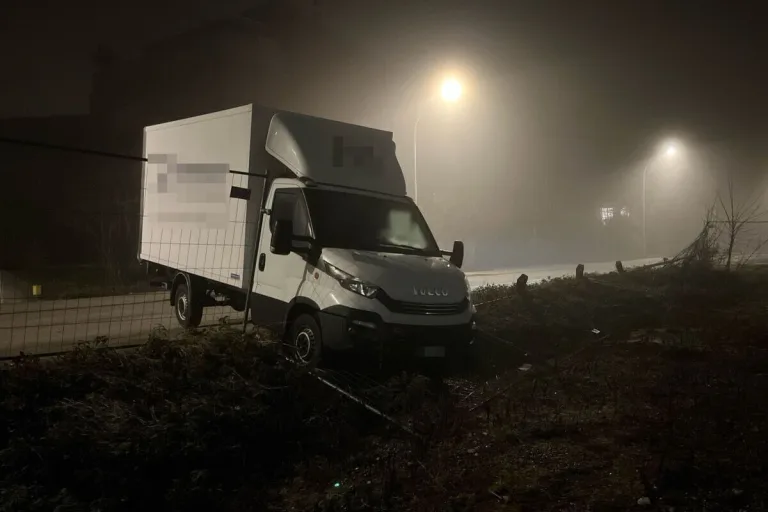 Solothurn - Lieferwagen beschädigt und weitergefahren
