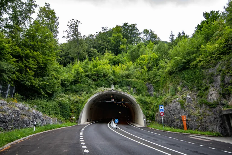 A8 Brünig BE - Soliwaldtunnel für Reinigungsarbeiten gesperrt