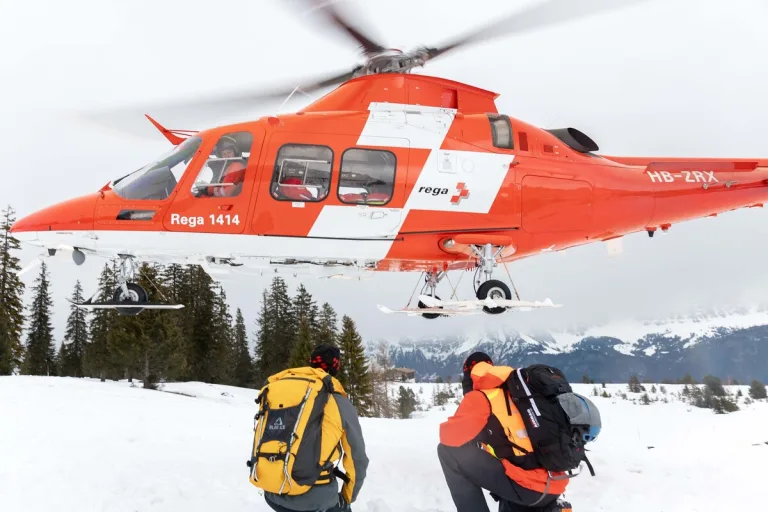 Skiunfall in Flumserberg Tannenheim SG – Skifahrer prallt mit dem Kopf gegen einen Pfosten
