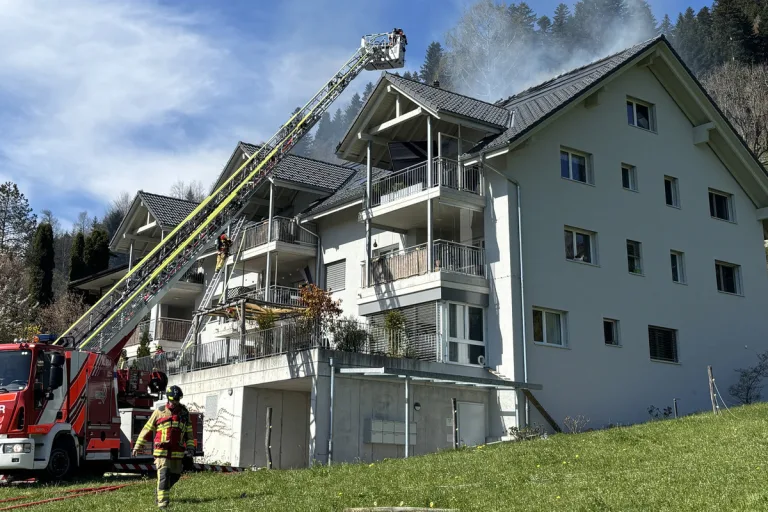 Signau BE – Brandausbruch in einem Mehrfamilienhaus