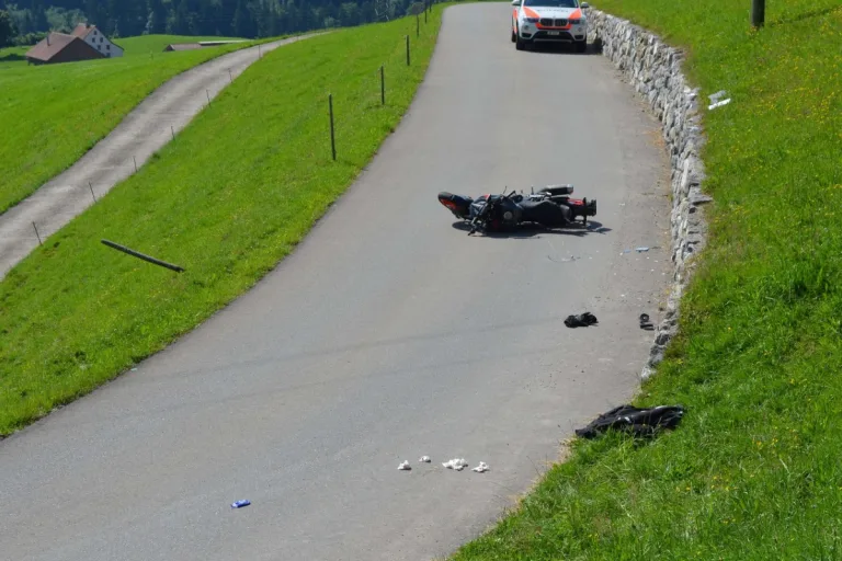 Waldstatt AR - Junger Motorradfahrer verunglückt
