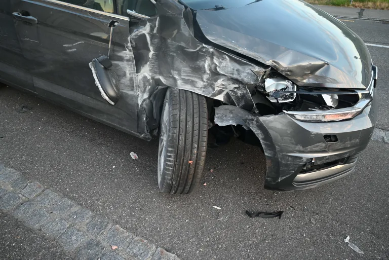 Niederbüren SG – Autofahrer schläft kurz ein und verunfallt