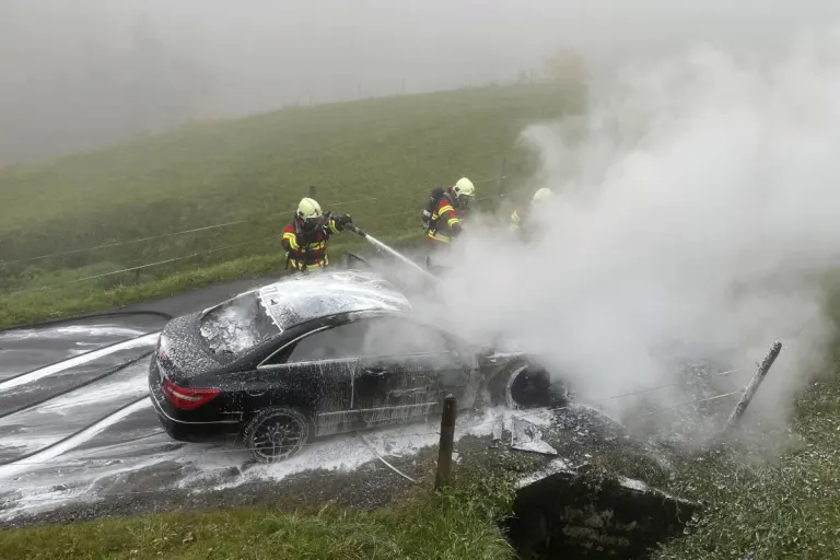 Muotathal SZ – Personenwagen während der Fahrt in Brand geraten