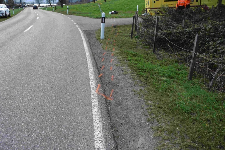 Bollingen SG - 17-Jähriger verunfallt mit Motorrad - Rega im Einsatz