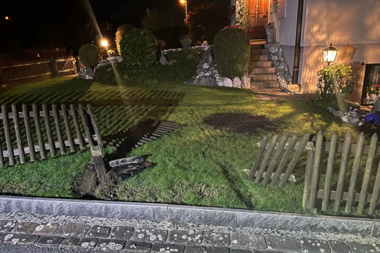 Eschenbach SG – Mit Auto in Holzzaun geprallt – Fahrer alkoholisiert