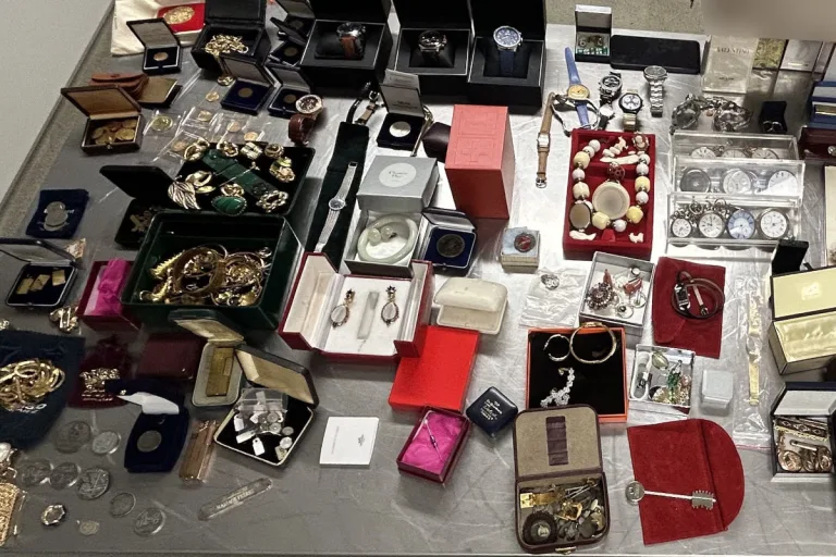 Gondo VS – Goldvreneli, Schmuck und Uhren bei Kontrolle entdeckt