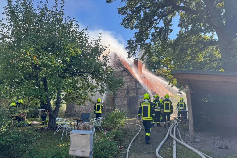 Sandlingen NI – Dachstuhlbrand im Spitzboden