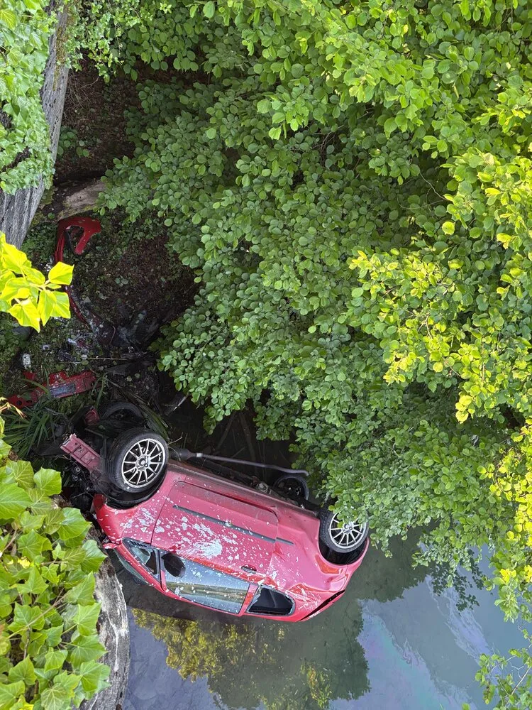 Unfall in Rümikon AG – Auto landet nach Ausweichmanöver im Rhein