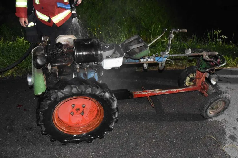 Kriessern SG - Brand eines landwirtschaftlichen Fahrzeugs