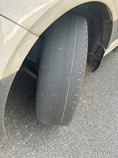 Halver – Polizei stoppt Raser und Lkw mit abgefahrenen Reifen