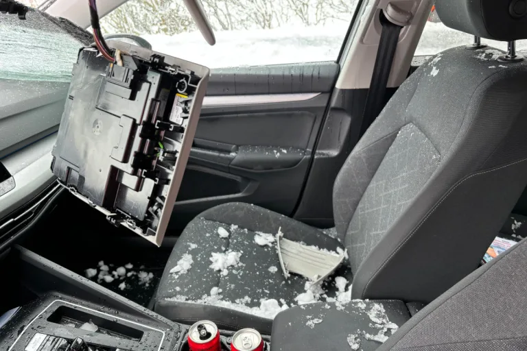 A3 Mollis GL – Gefrorener Schnee trifft Auto auf Autobahn