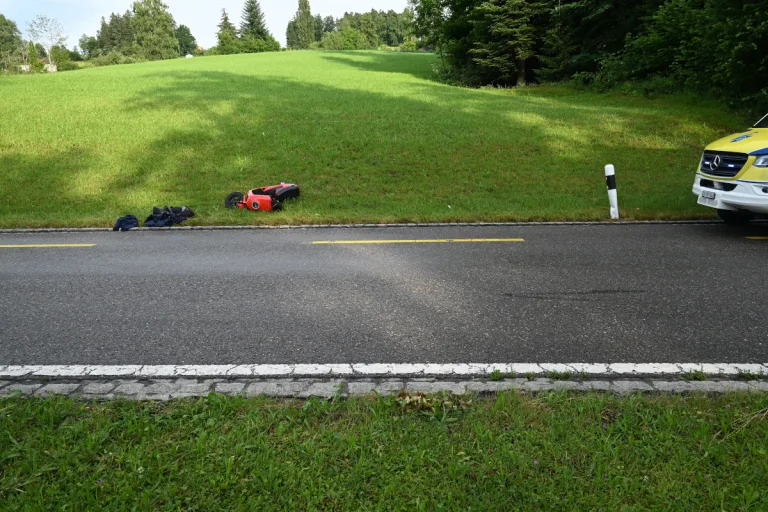 Oberhelfenschwil SG – 81-Jähriger bei Unfall mit Elektro-Kleinmotorrad verletzt