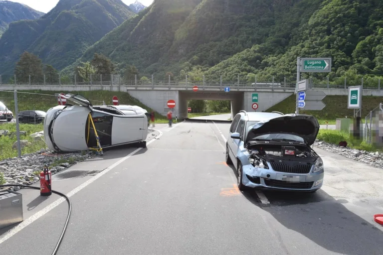 Roveredo GR - Heftige Kollision mit einer verletzten Person