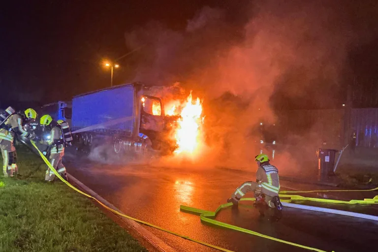 A2 Bottrop NW – Sattelzug an Tankstelle in Brand